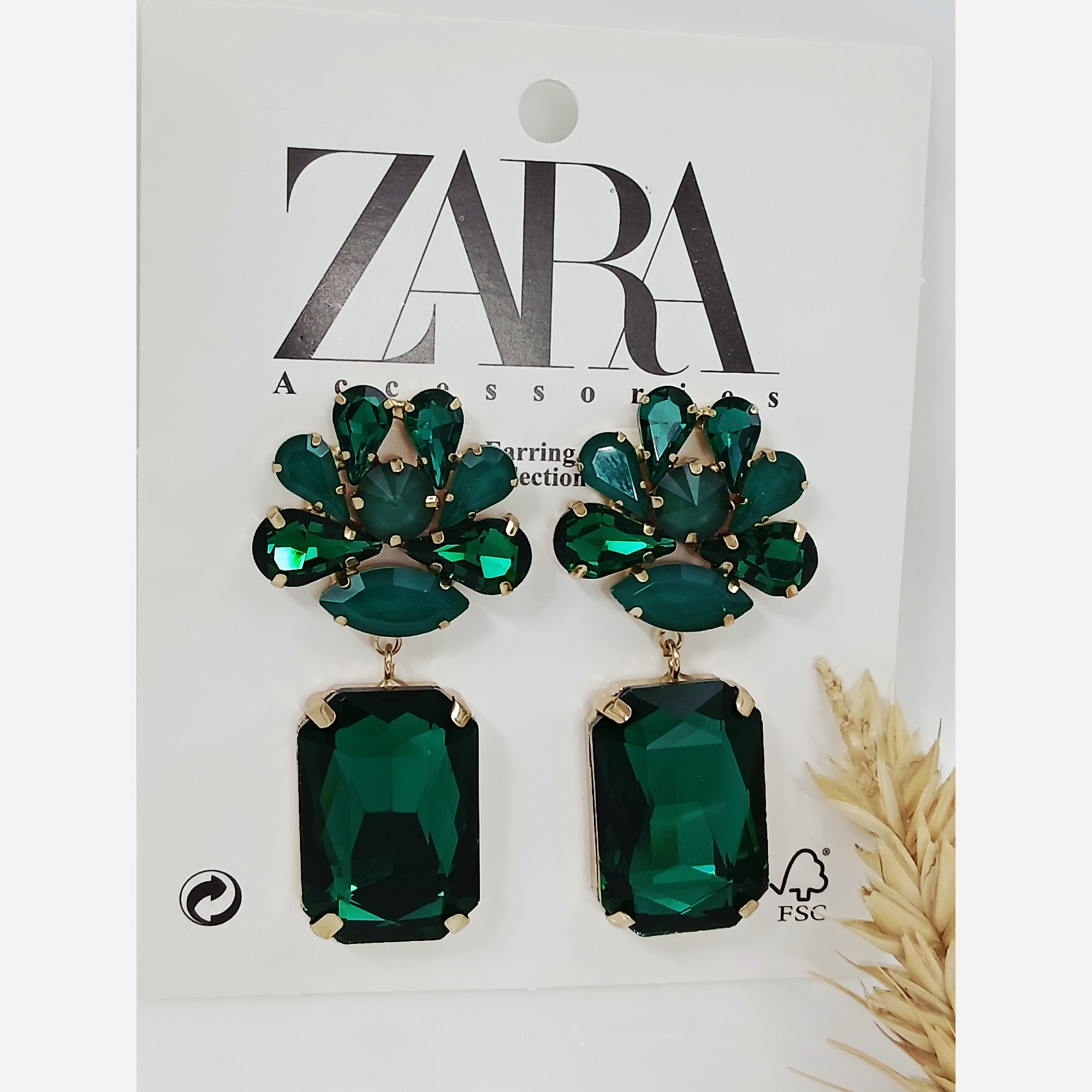 گوشواره زارا سبز جواهری خاص و شیک رنگ ثابت