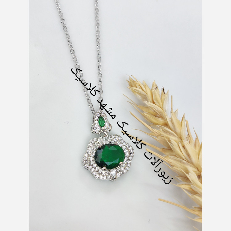 گردنبند استیل نگین سبز نقره ای پر کار خفن و زیبا