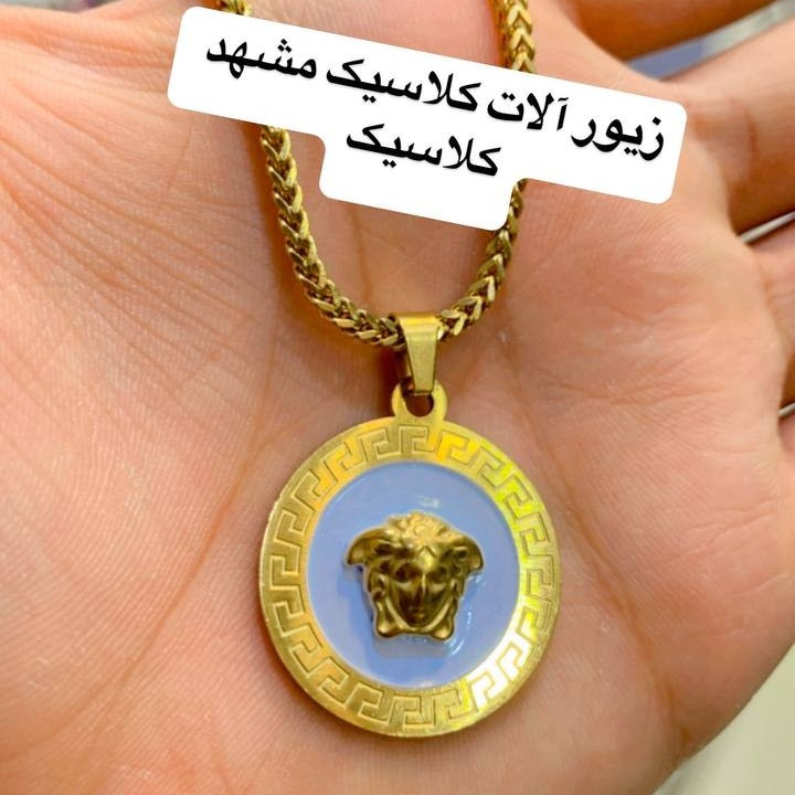 پلاک زنجیر ورساچه با زنجیر سه بعدی طلایی استیل