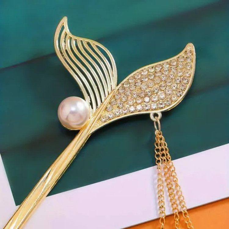 کانزاشی دم وال نگینی با آویز مروارید طلایی