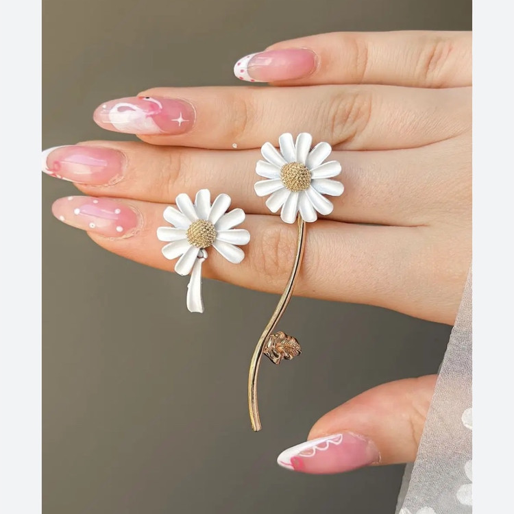 گوشواره گل بابونه پینترستی استیل در دو رنگ