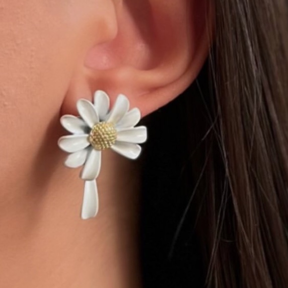 گوشواره گل بابونه پینترستی استیل در دو رنگ