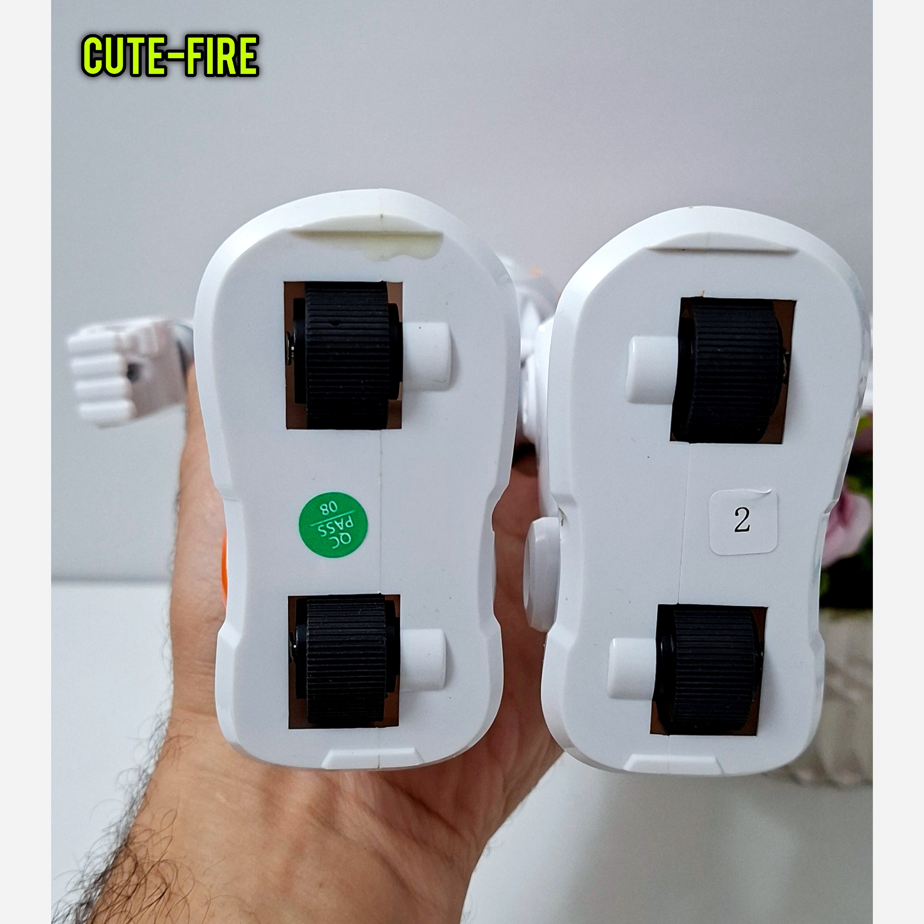 اسباب بازی ربات کنترلی شارژی سنسور دار(کنترل ربات با حرکات دست) با کیفیت وارداتی
