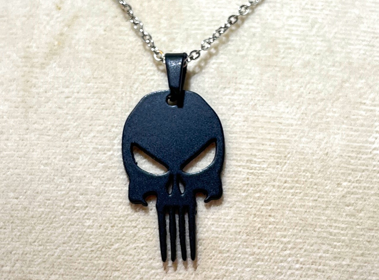 گردنبند پانیشر Punisher مشکی مات و نقرهای