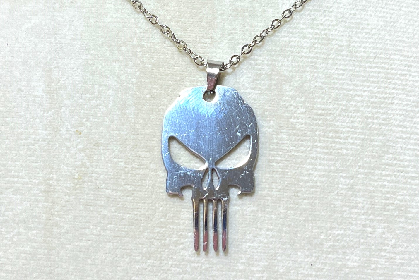 گردنبند پانیشر Punisher مشکی مات و نقرهای