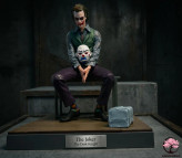 اکشن فیگور جوکر The Dark Knight اورجینال نشسته همراه با لوازم