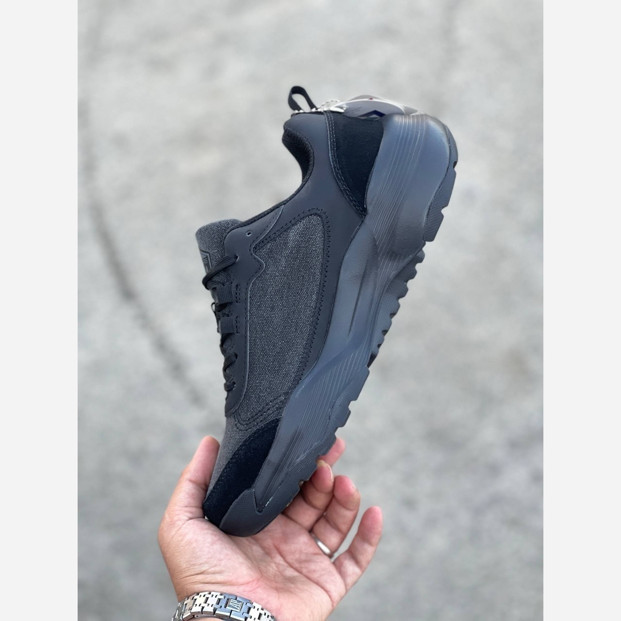 اسکیچرز مردانه مدل go walk مناسب طبیعتگردی