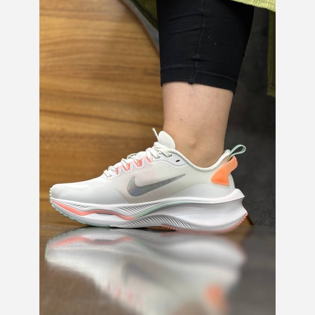 کتونی نایکی لبخندی زنانه مدل Nike Air Zoom