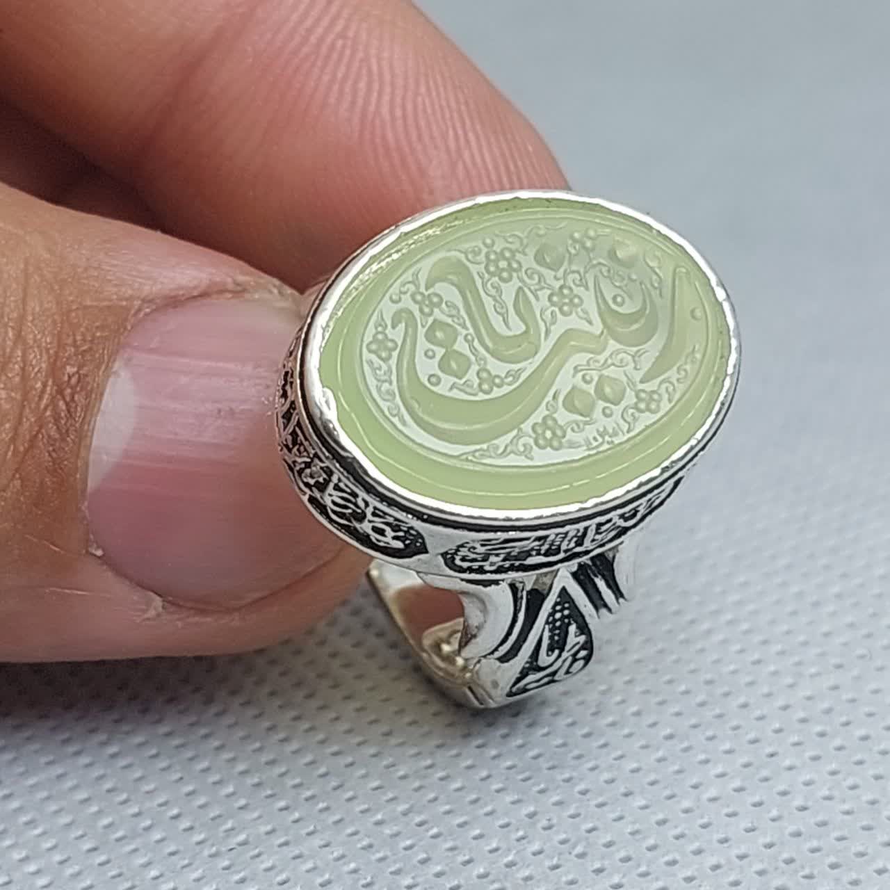 انگشتر عقیق سبز زنانه "کوه صبر" – متبرک به نام "یا زینب کبری (س)" کد 4200