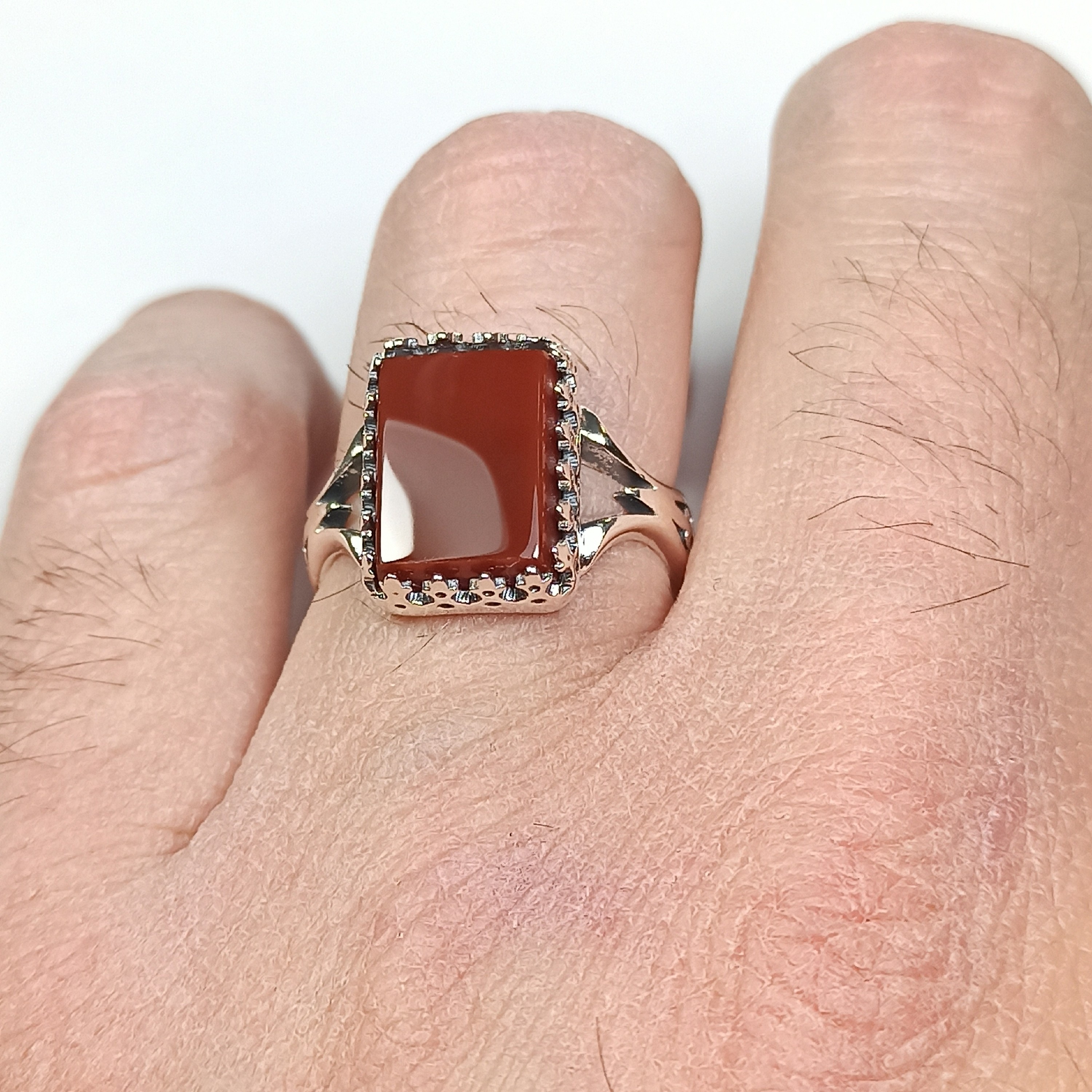انگشتر نقره عقیق قرمز رکاب سر نیزه مستطیل متحف سیدبحرالعلوم