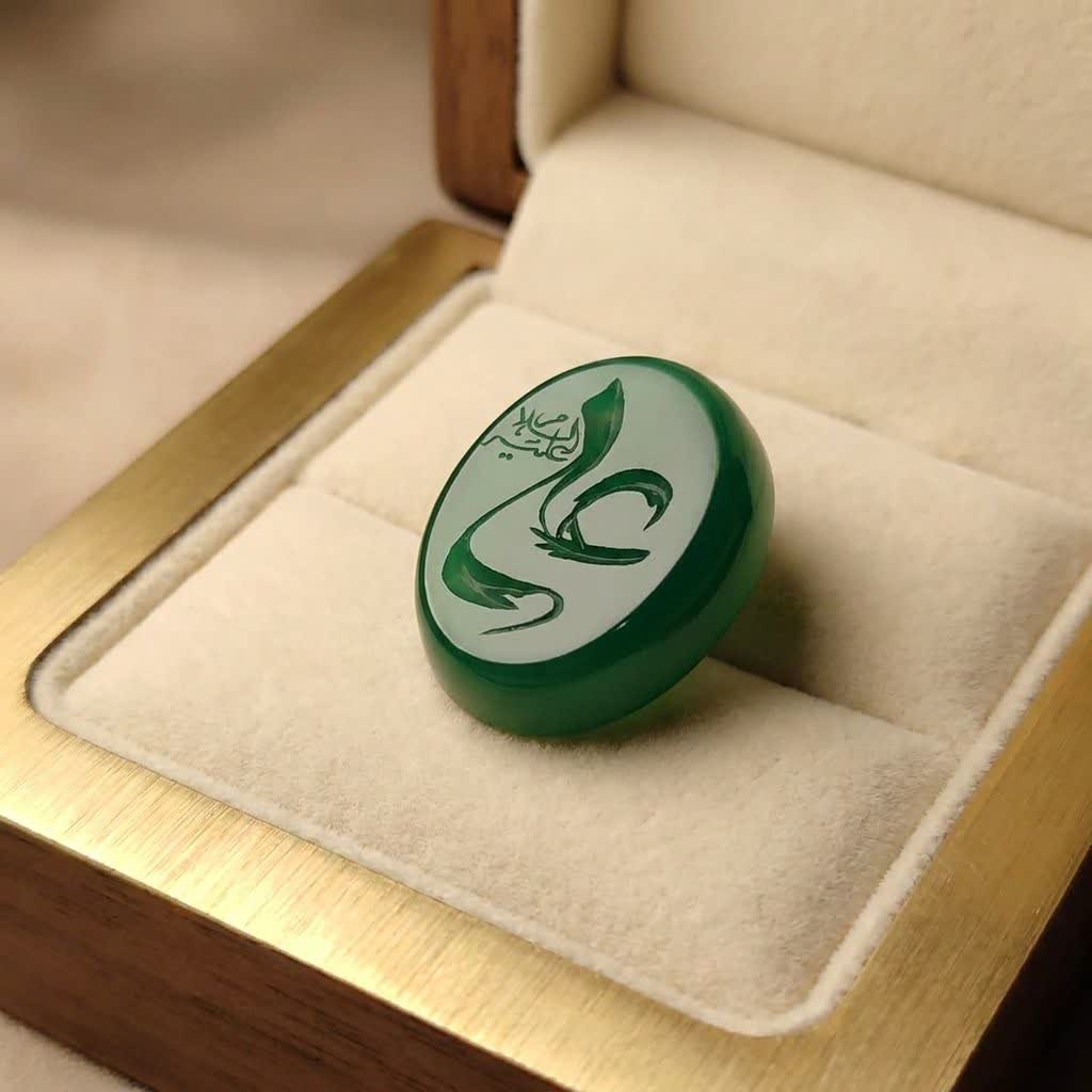 نگین عقیق سبز حکاکی علی (ع) کد 5883