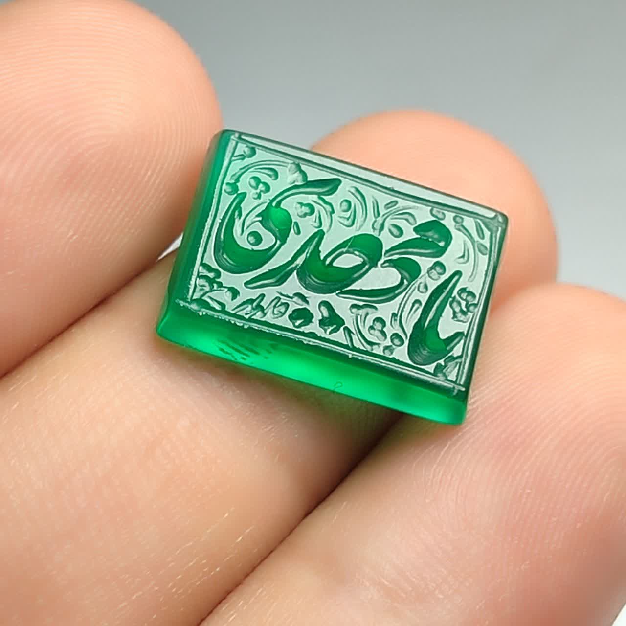 نگین عقیق سبز حکاکی یامهدی کد 5509