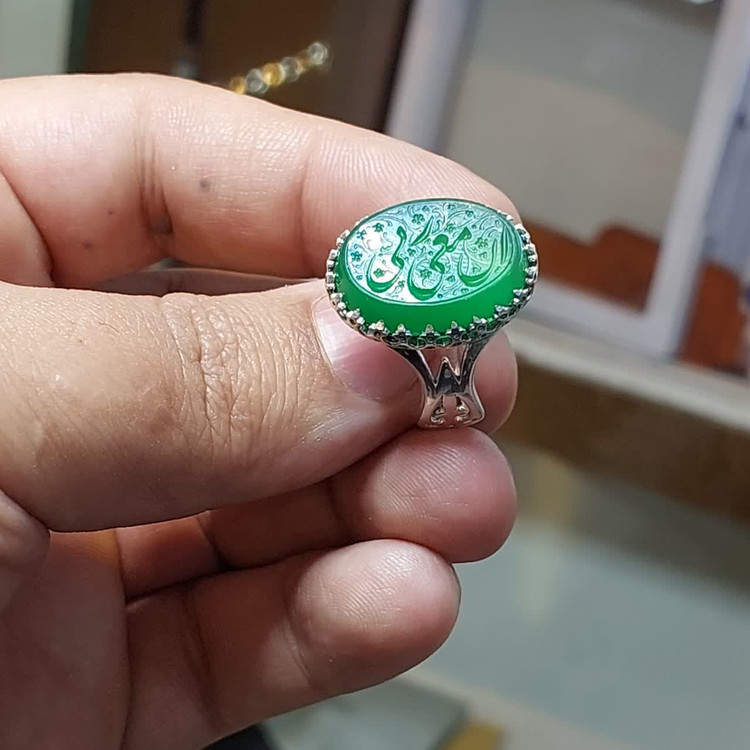 انگشتر عقیق سبز با حکاکی ان معی ربی رکاب الیاژی کد 8116