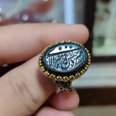 انگشتر نقره عقیق مشکی حکاکی امیری حسین ونعم الامیر - رکاب تاج برنجی کد 3895