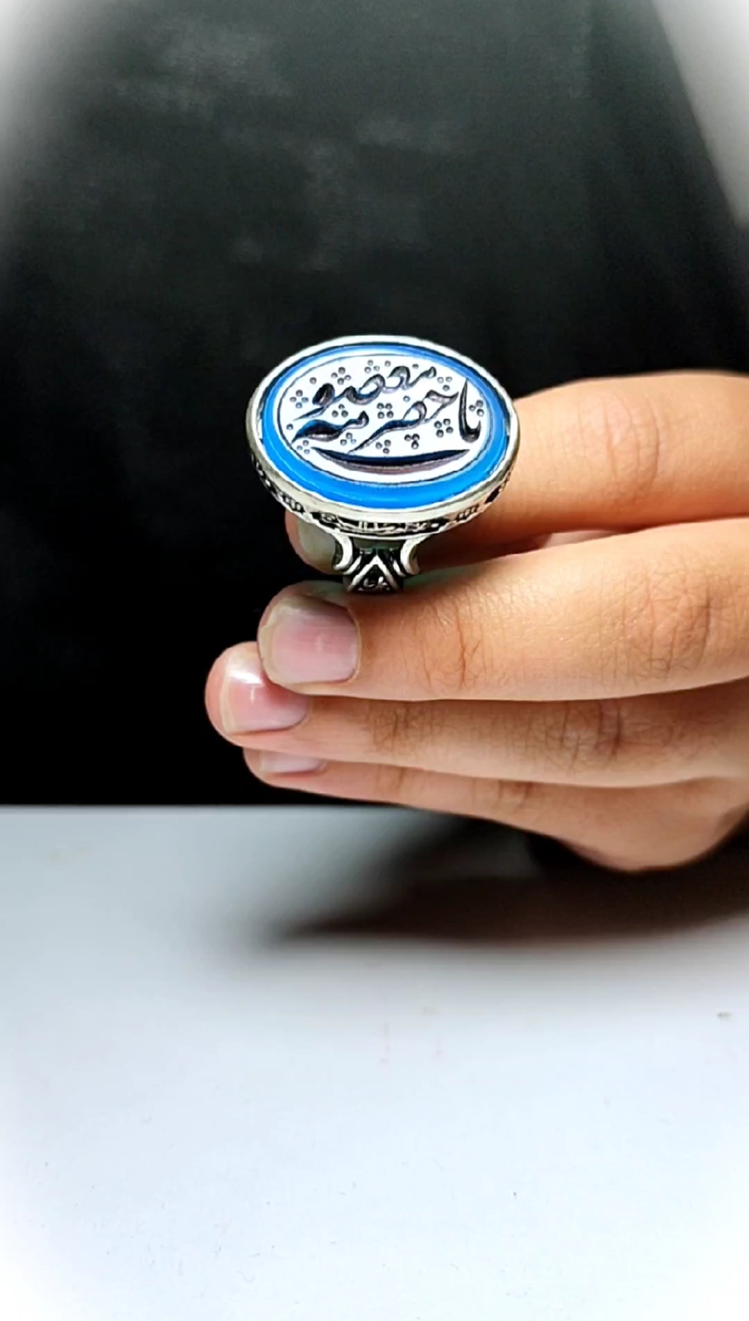 انگشتر عقیق آبی اصل با حکاکی متبرک "یا حضرت معصومه (س)" کد 2042