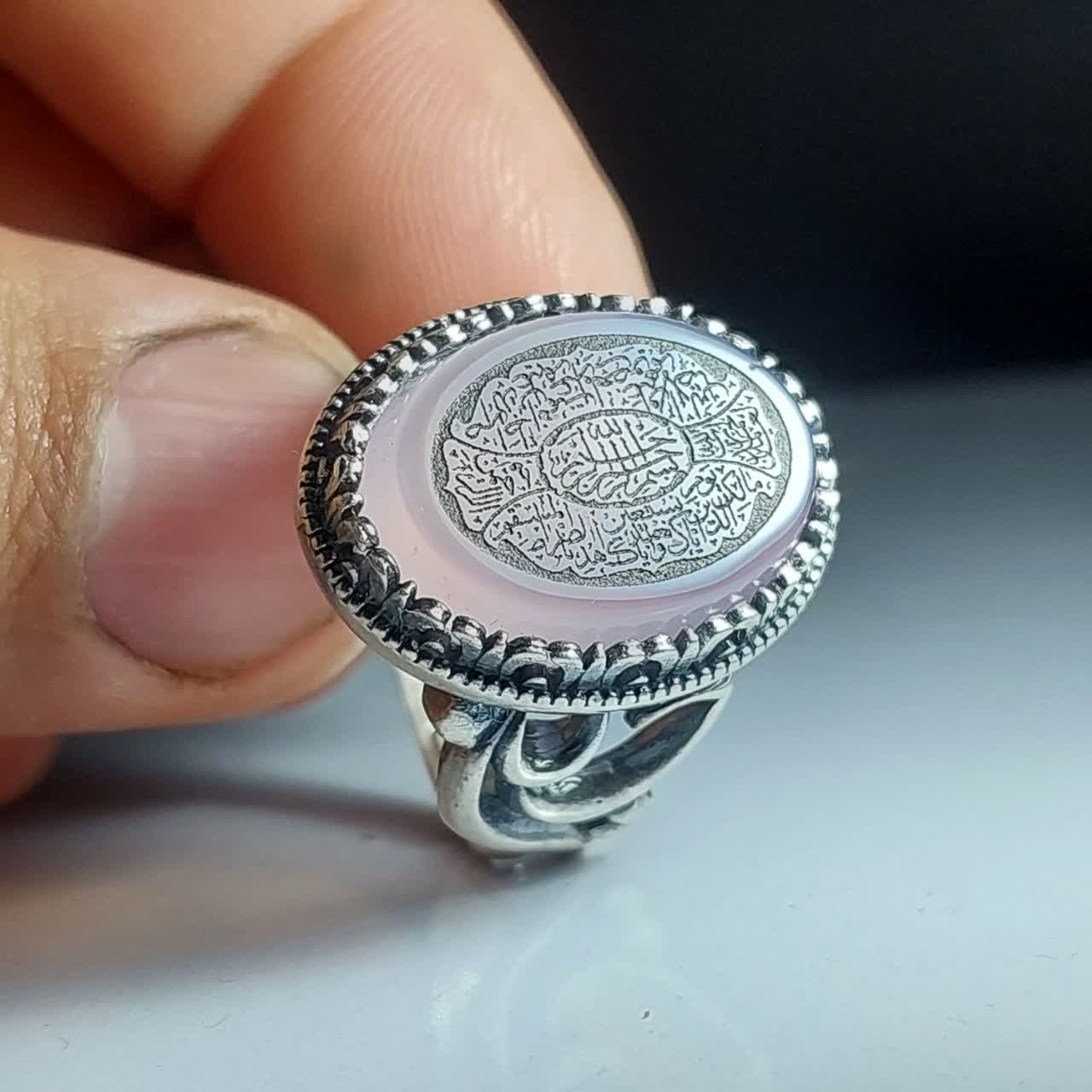 خرید انگشتر عقیق خطی با حکاکی کامل سوره مبارکه حمد کد 1867