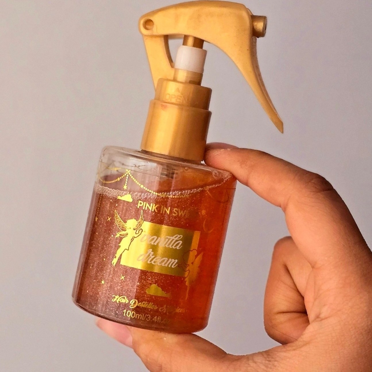 عطر مو رایحه پاستیلی میوه ای گلی خاص خوشبو کننده مو آبرسان موی خشک شاداب کننده و درخشان کننده موها