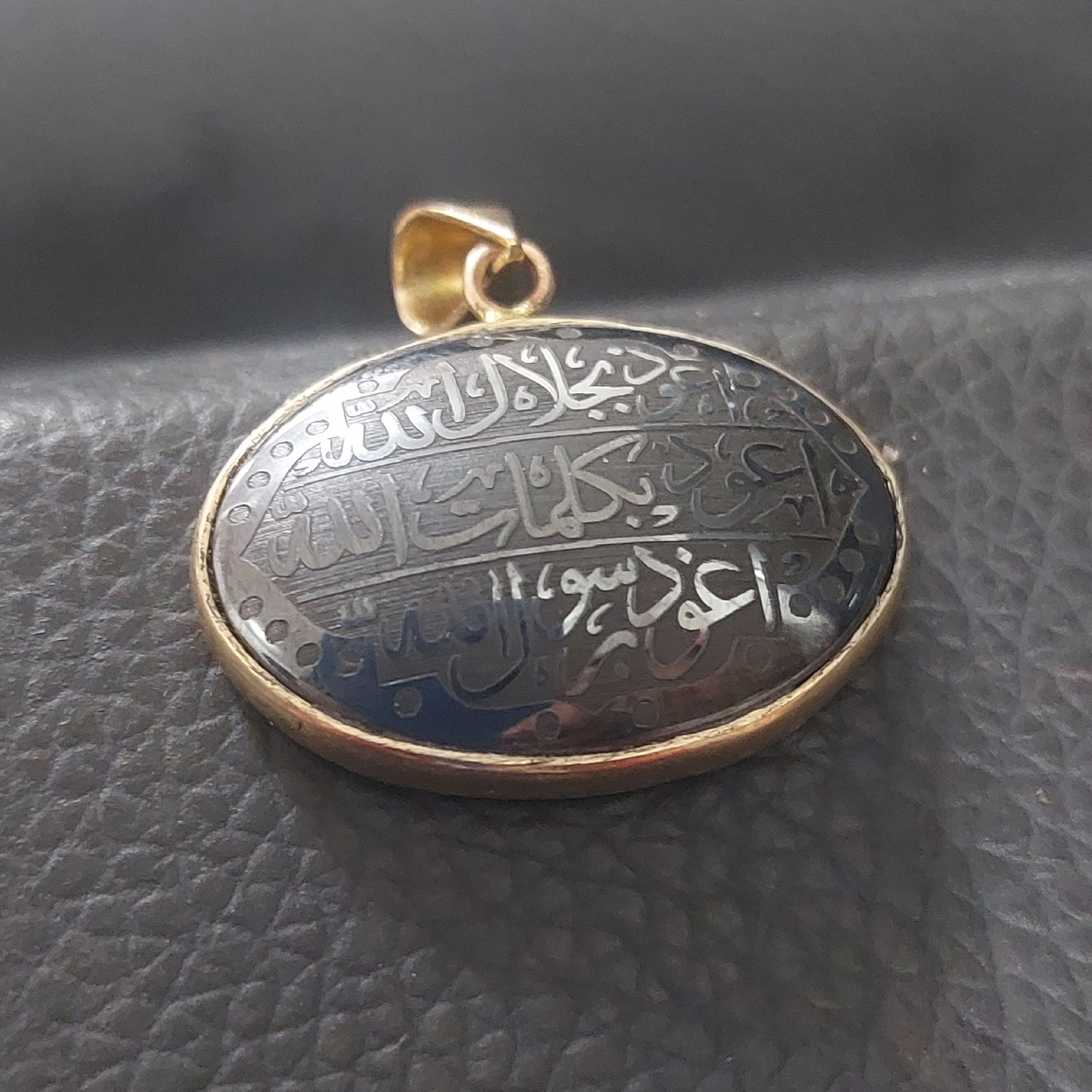 گردنبند طلاروس حدید مشکی هفت جلاله