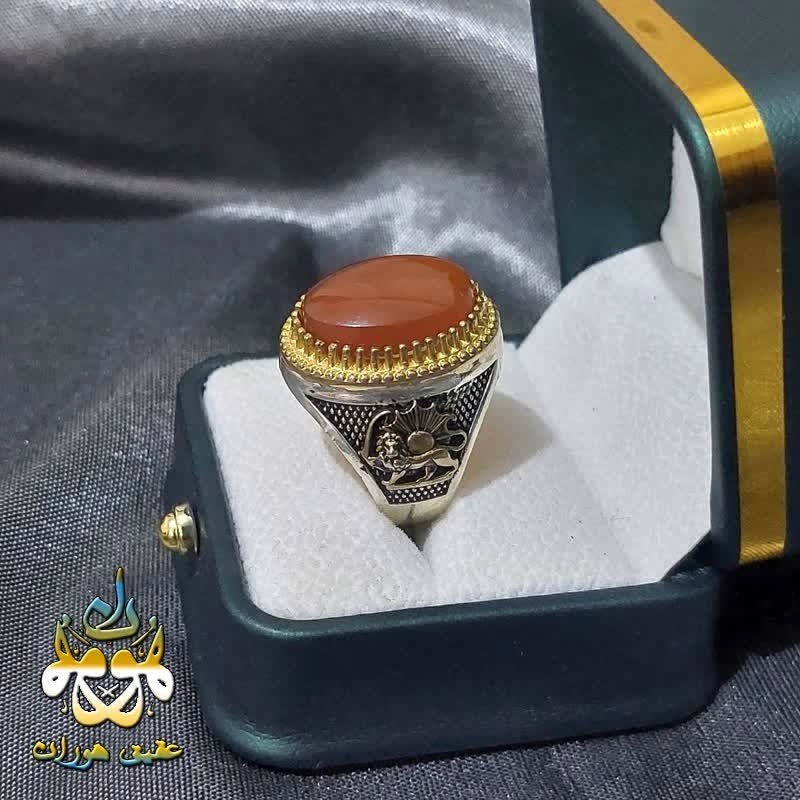 انگشتر تاج برنجی با نگین عقیق یمنی اصل