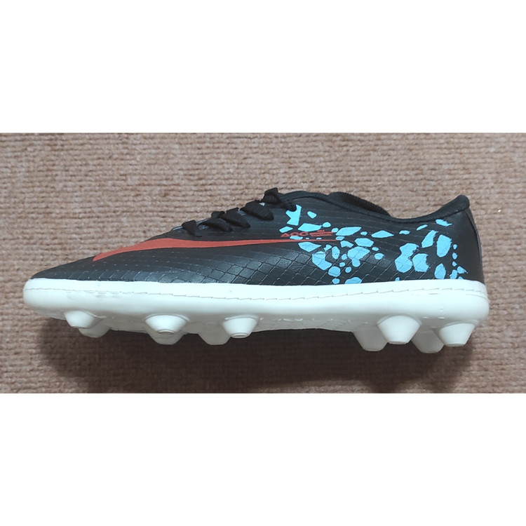 کفش استوک فوتبال اعلا مارک Nike سایز 44
