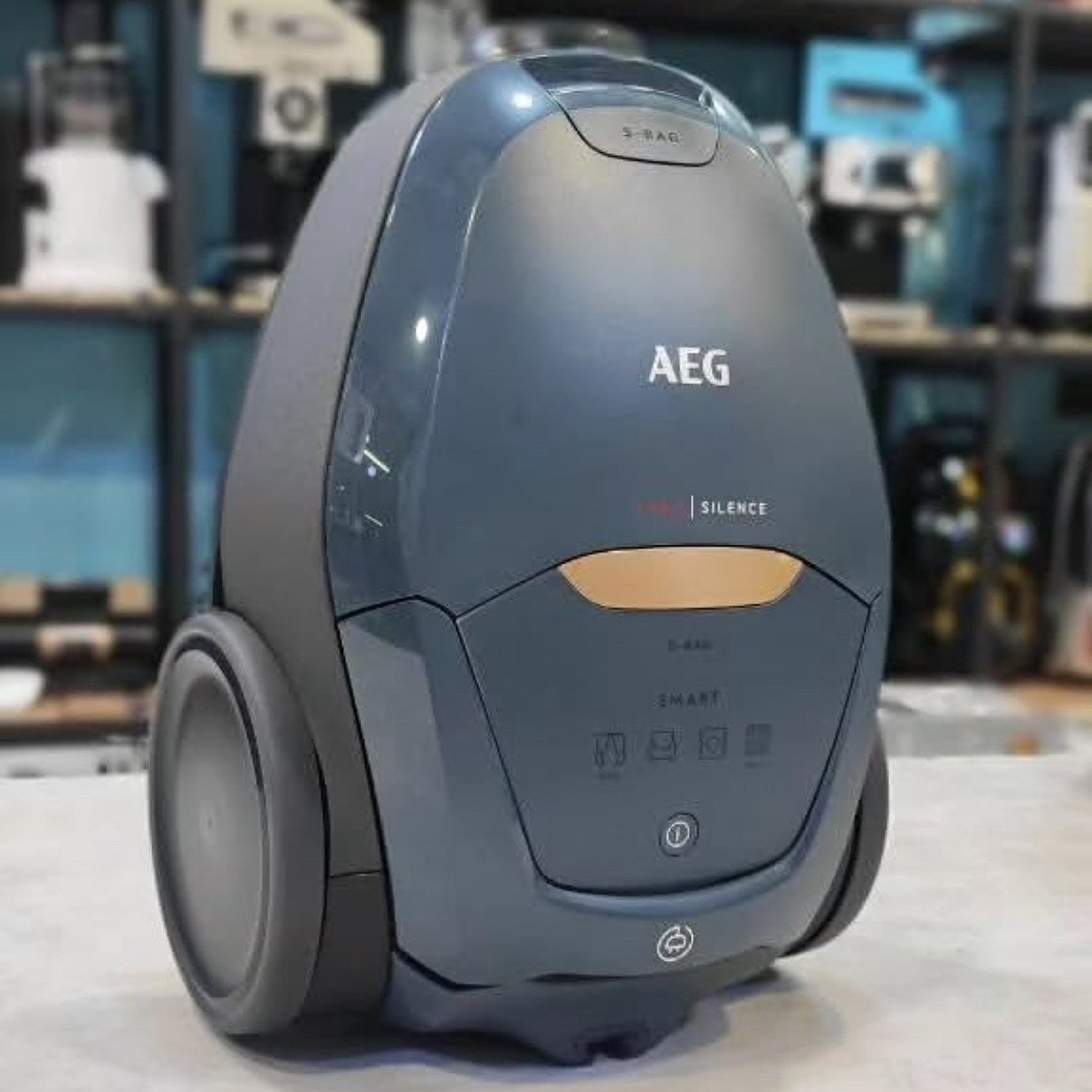 جارو برقی هوشمند آاگ (AEG) آلمان مدل VX82-1-5DB اقساطی با ارسال رایگان