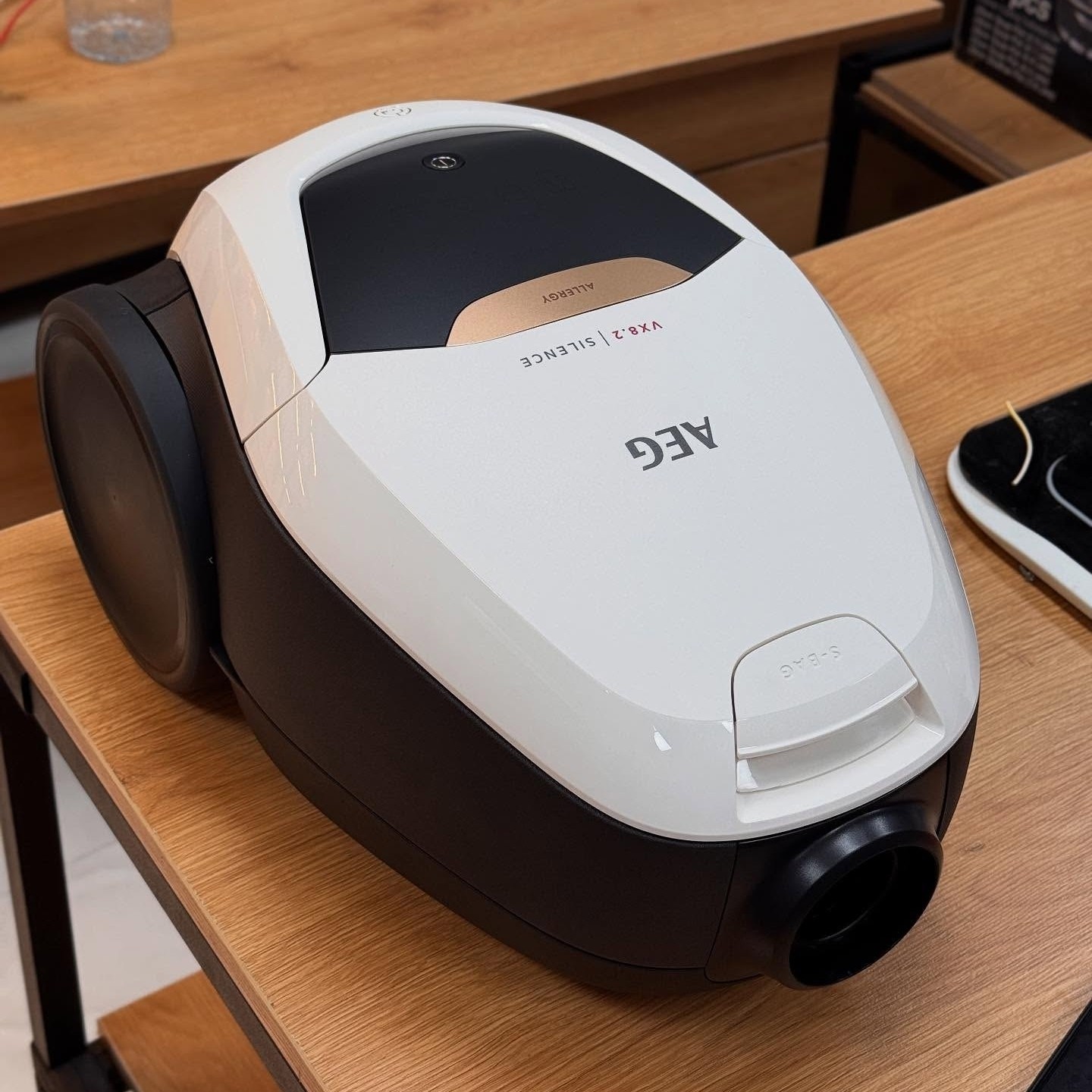 جاروبرقی 2200 وات آاگ آلمان مدل VX82-1-ALR اقساطی با ارسال رایگان