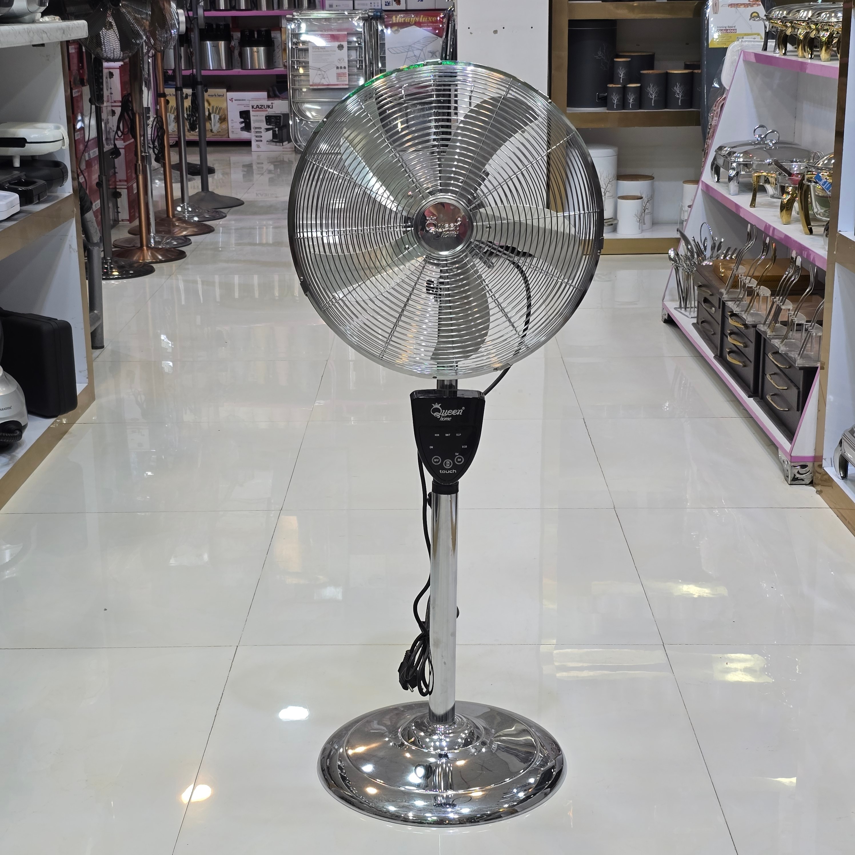 پنکه ایستاده کوئین هوم مدل QH-6680 ریموت دار 5 پره با ارسال رایگان