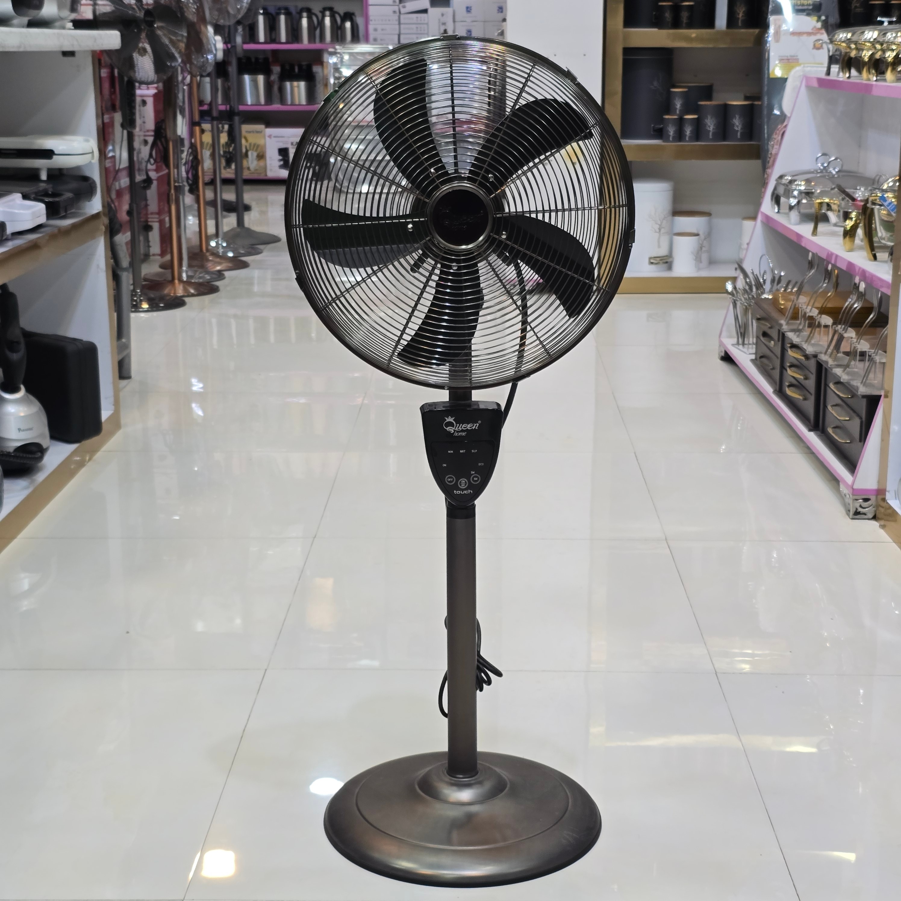 پنکه ایستاده کوئین هوم مدل QH-6680 ریموت دار 5 پره با ارسال رایگان