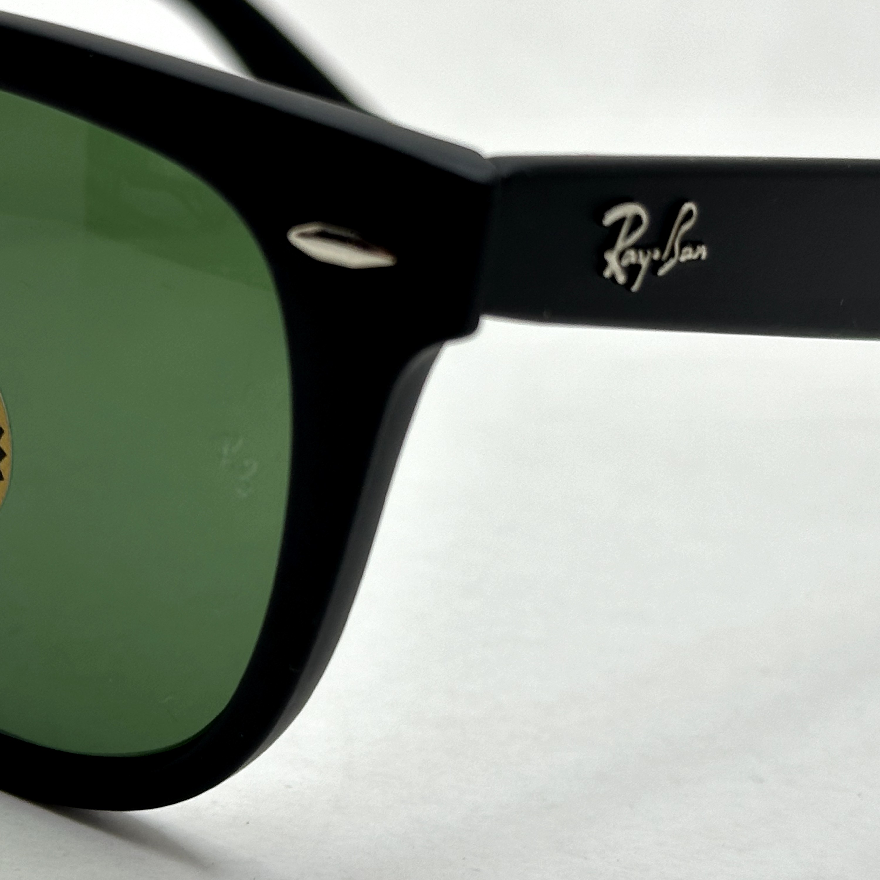 عینک آفتابی ریبن rayban ویفرر شیشه سنگ مشکی مات عدسی سبز سایز 54 به همراه پک کامل اورجینال RB 2140