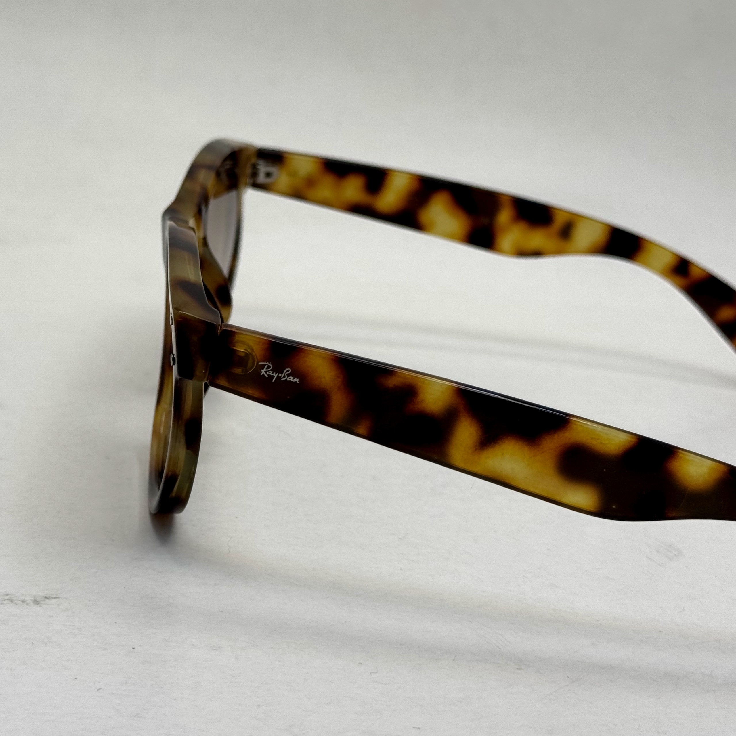 عینک آفتابی ریبن ویفرر ریورس پلنگی به همراه پک کامل rayban (ارسال رایگان)