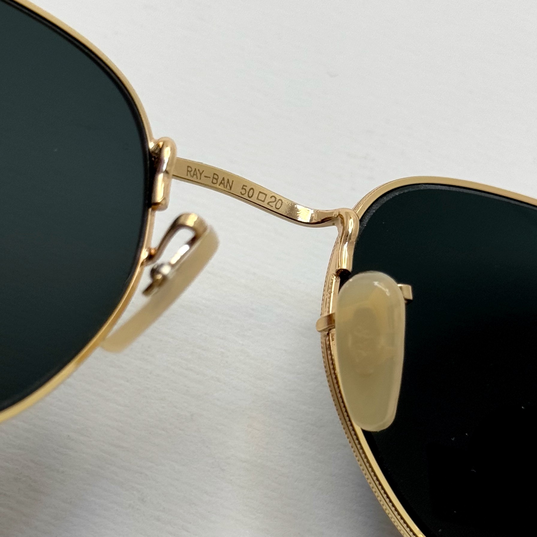 عینک ریبن هگزونال شیشه سنگ مشکی فریم طلایی به همراه پک کامل ریبن کد Rayban RB 3548 (ارسال رایگان)