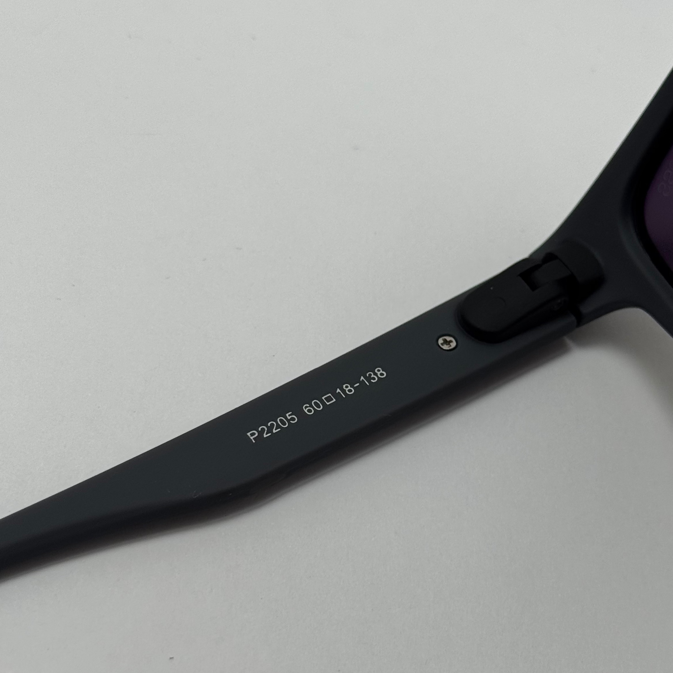 عینک آفتابی پلاریزه هوگو باس HUGO BOSS طوسی مشکی کد 2205 - عینک رانندگی (ارسال رایگان)