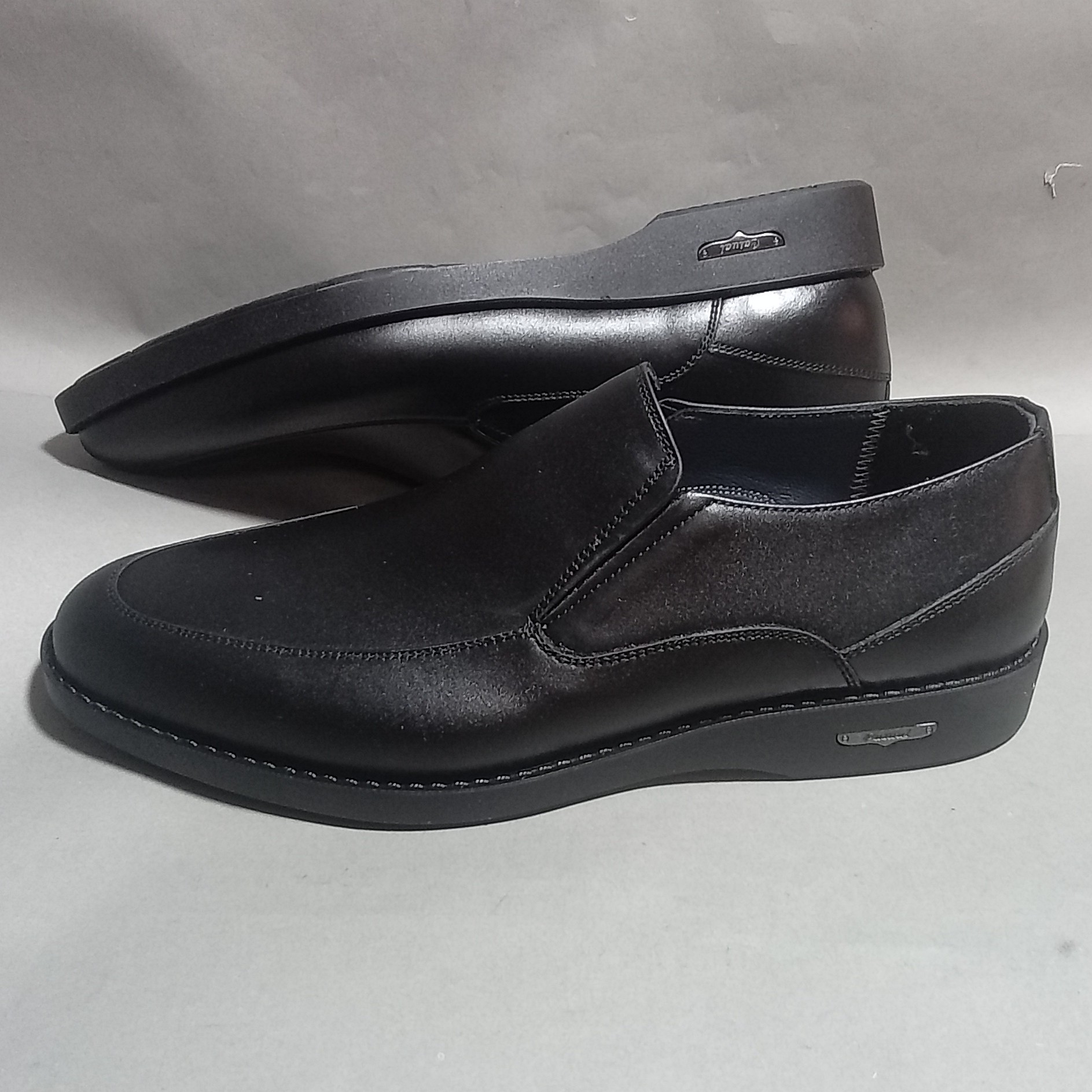 کفش مردانه کد 382 زیره کائوچو ارتجاعی یا همان لاستیک پختنی نام اروپایی rubber