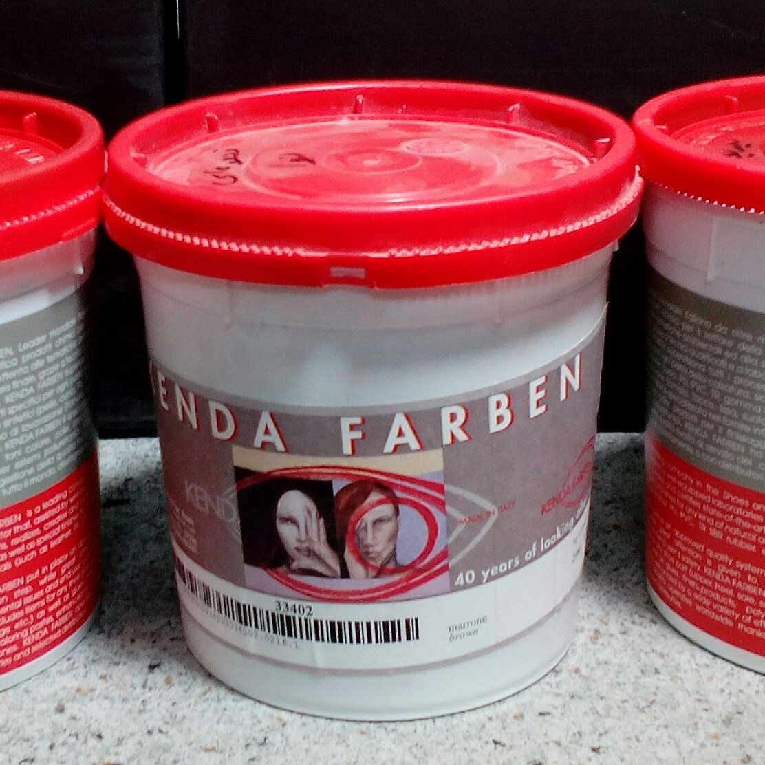 واکس کفش و چرم ایتالیایی kendafarben جزعی شده در ظرف کوچک همراه ابر معمولی ایرانی