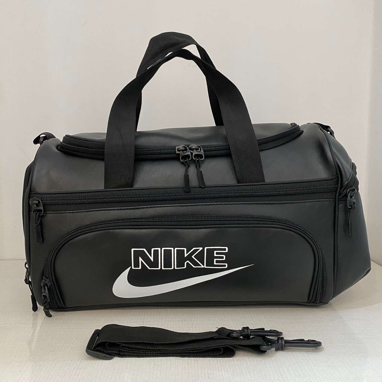 ساک ورزشی برند Nike ،جاکفشی دار(پس کرایه)