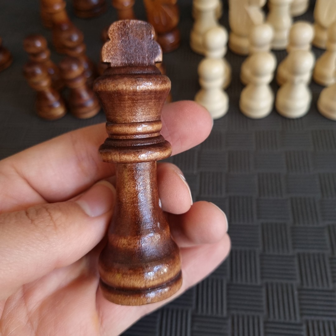 مهره شطرنج چوبی